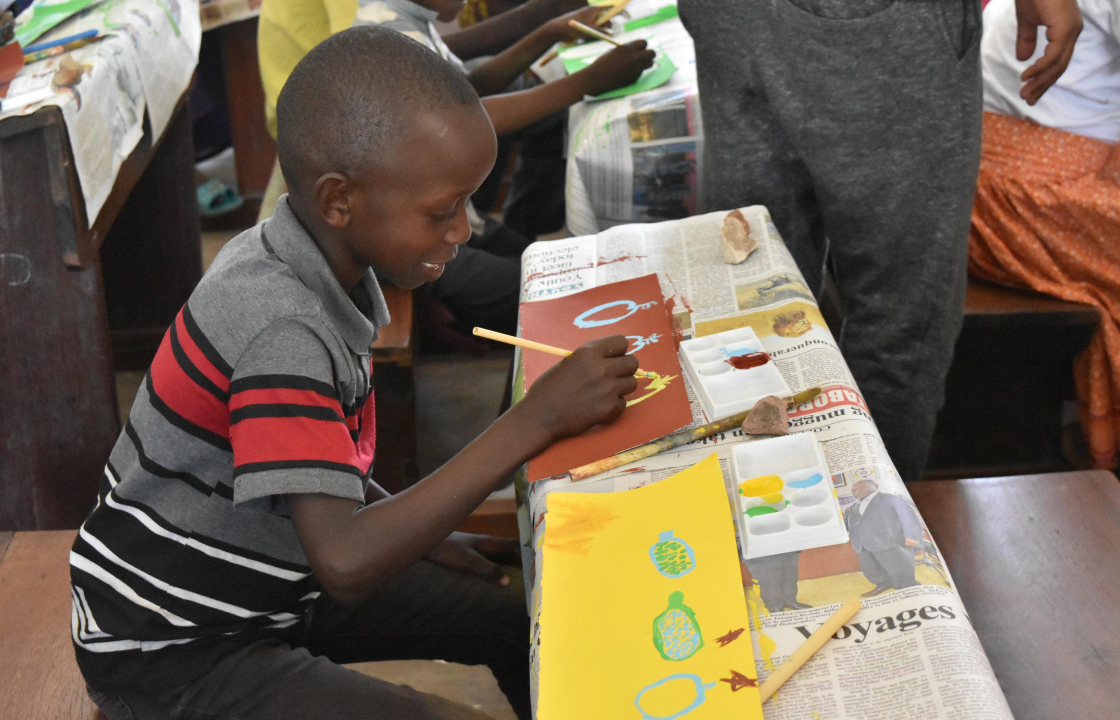 置き薬を届けるアフリカの子ども達によるアート制作